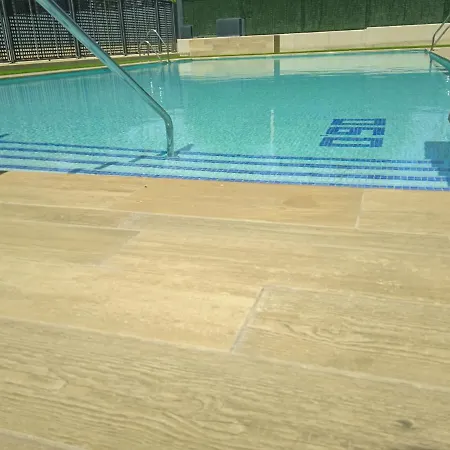 Piso Nuevo Con Piscina Cerca De Parque Familias Y Playa De Appartement